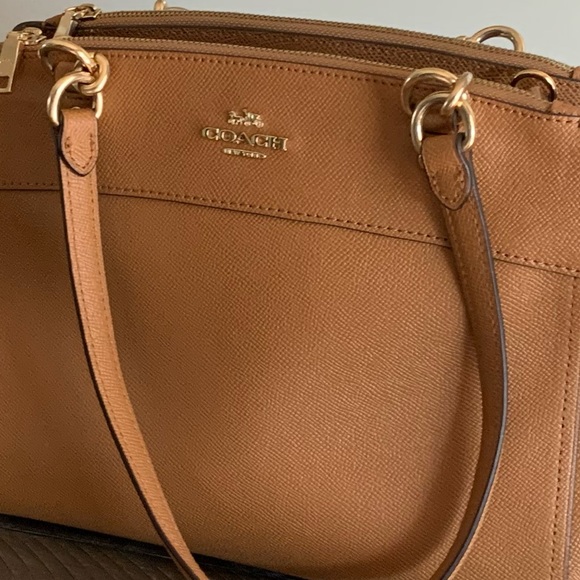 Coach Bag Camel Colored. - Picture 1 of 13